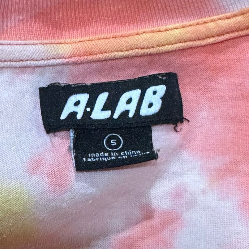 A.Lab Tie Dye Plant Cropped Long Sleeve Tee Shirt Women’s Small - Picture 3 of 4